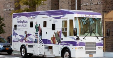 Clínica dentária ‘sobre rodas’ percorre Nova Iorque para promover saúde oral