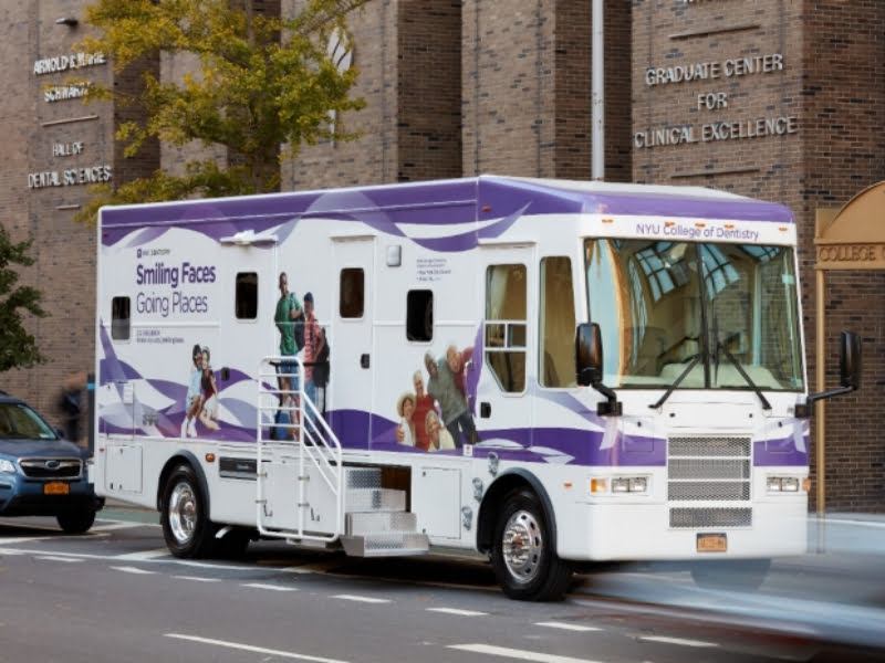 Clínica dentária ‘sobre rodas’ percorre Nova Iorque para promover saúde oral