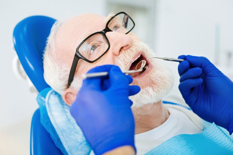 Novo estudo confirma conexão entre doenças de gengiva e Alzheimer