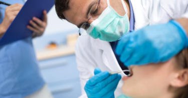 Netflix retira documentário polémico sobre tratamento ao canal radicular e extrações dentárias