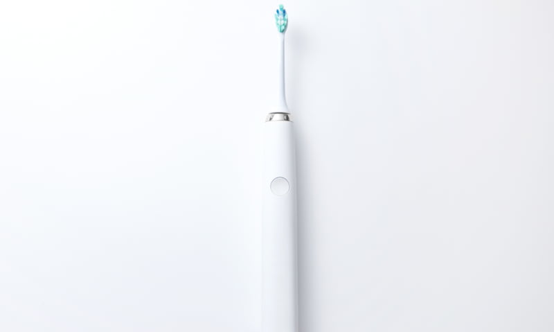 Escovas elétricas previnem perda dentária