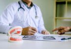Médico dentista ensinar e