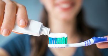 Pasta de dentes com hidroxiapatite pode ser alternativa ao flúor