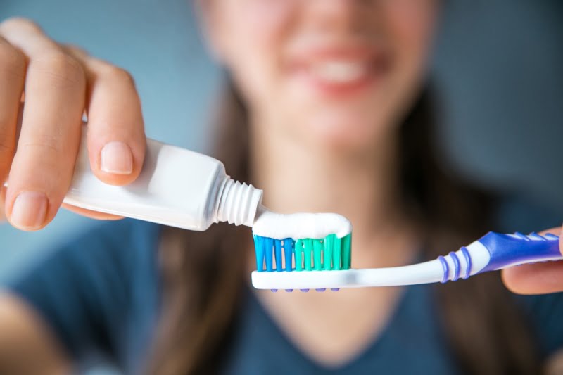 Pasta de dentes com hidroxiapatite pode ser alternativa ao flúor