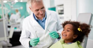 Criança no dentista