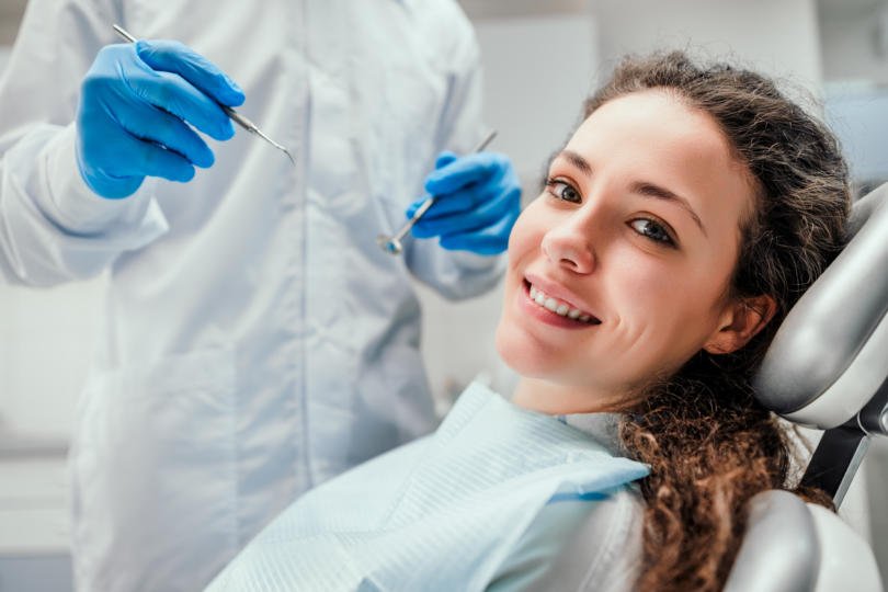 pessoa no dentista