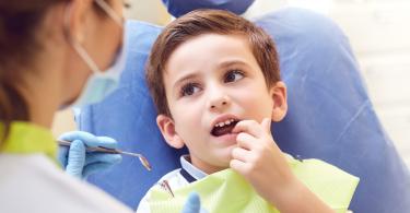Criança no dentista