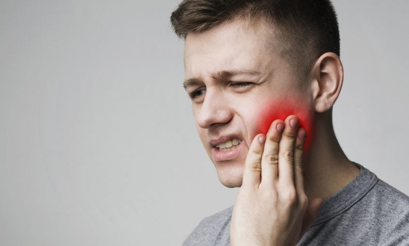 Investigadores pretendem desenvolver sensor de smartphone para detetar dor de dentes