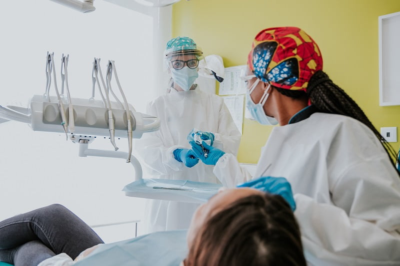 Tânia Proença e Renata Borrelfo ORALMED Algés  Crédito OralMed