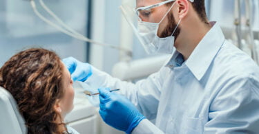 Estudo: Transmissão de covid-19 entre higienistas orais americanos é baixa