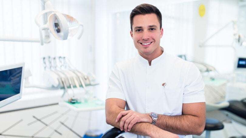 Cerca de 40% dos jovens médicos dentistas portugueses faz consultas gratuitas