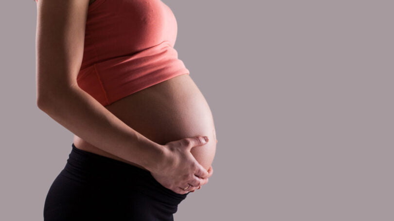 A médica dentista na Malo Clinic Lisboa, Mariana Nunes, recorda cinco dúvidas de saúde oral que costumam surgir durante a gravidez.