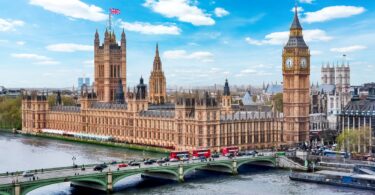 O fluxo de profissionais de medicina dentária portugueses a trabalhar no Reino Unido desacelerou recentemente, apesar da procura.