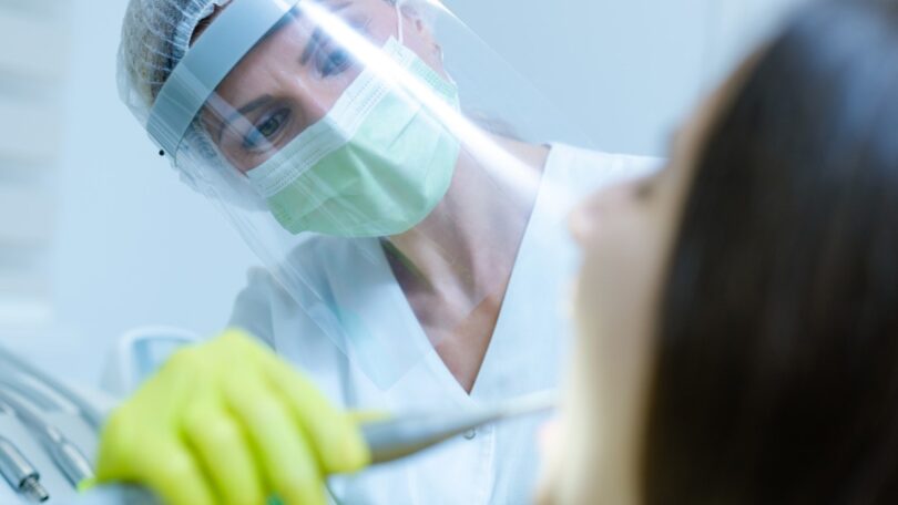 O documento “Normas de Orientação Clínica em Medicina Dentária – COVID 19” foi atualizado por um grupo de investigadores, liderados pela OMD.