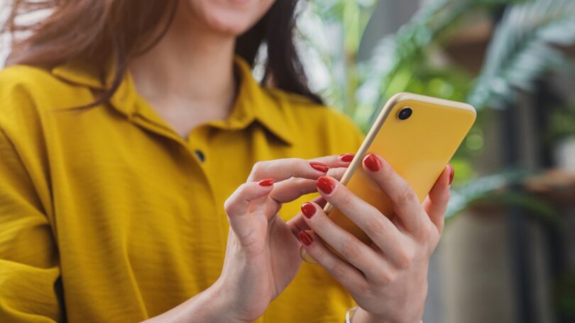 Um estudo revelou que a família, os amigos e as redes sociais foram as fontes de informação sobre saúde oral mais consultadas na pandemia.