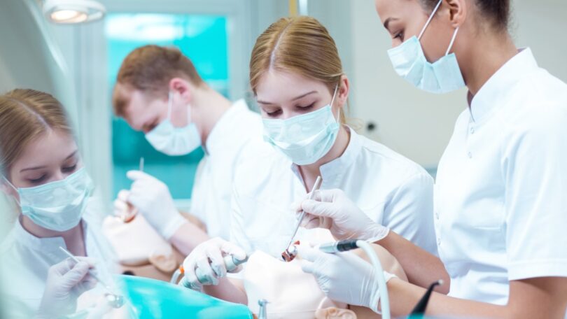 A Association for Dental Education in Europe (ADEE) analisou o impacto da pandemia no ensino da medicina dentária, através de perguntas.