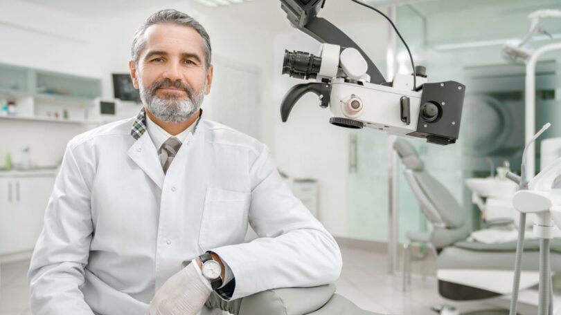 A FDI apela aos médicos dentistas e às suas equipas para priorizarem a sua própria saúde, nomeadamente, ao nível da postura de trabalho.