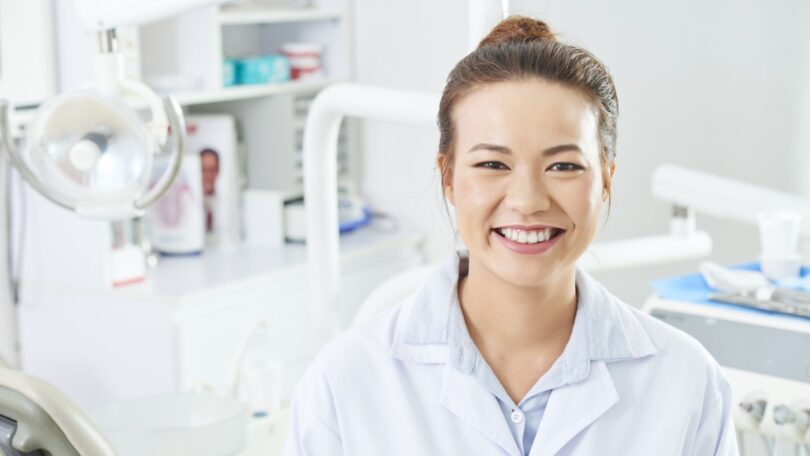 Os novos médicos dentistas podem defender a saúde pública, oferecendo conselhos ao nível local sobre problemas como a prevenção de cáries.