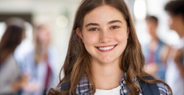 Um estudo da Align Technology revelou que 74% dos pais portugueses acreditam que o sorriso é importante para a autoestima dos adolescentes.