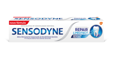 A nova fórmula da pasta Sensodyne Repair & Protect contém uma tecnologia que forma uma camada reparadora e protetora nos dentes.