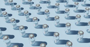 Um estudo utilizou o Machine Learning para perceber o que leva à aceitação da vacinação contra a covid-19 pelos alunos de medicina dentária.