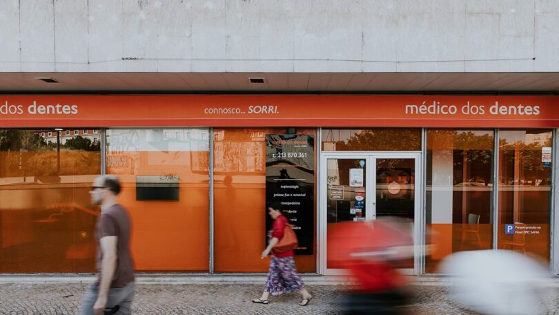 O Médico dos Dentes revelou que, até ao início de abril, os espaços das nove clínicas estão a ser requalificados. 