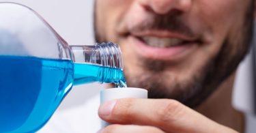 Estudo: Colutório com CPC reduz quantidade de vírus ativo na saliva