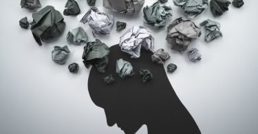 Higienistas orais mais afetados emocionalmente pela pandemia que médicos dentistas