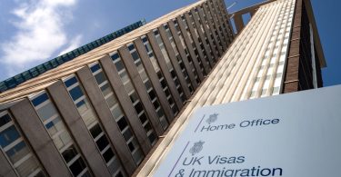 Reino Unido vai facilitar imigração de médicos dentistas estrangeiros