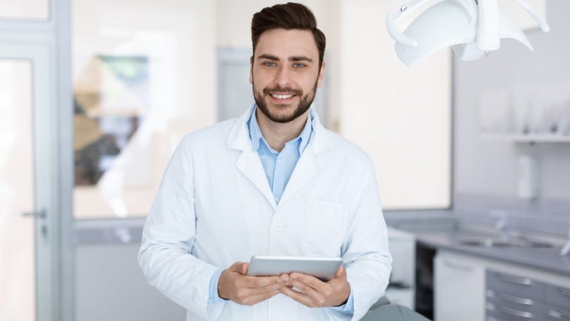 A economia da felicidade nas clínicas dentárias